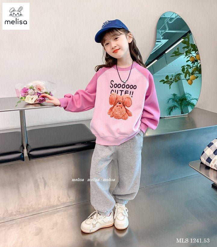 SOCUTE PINK SWEATER AND GRAY PANTS