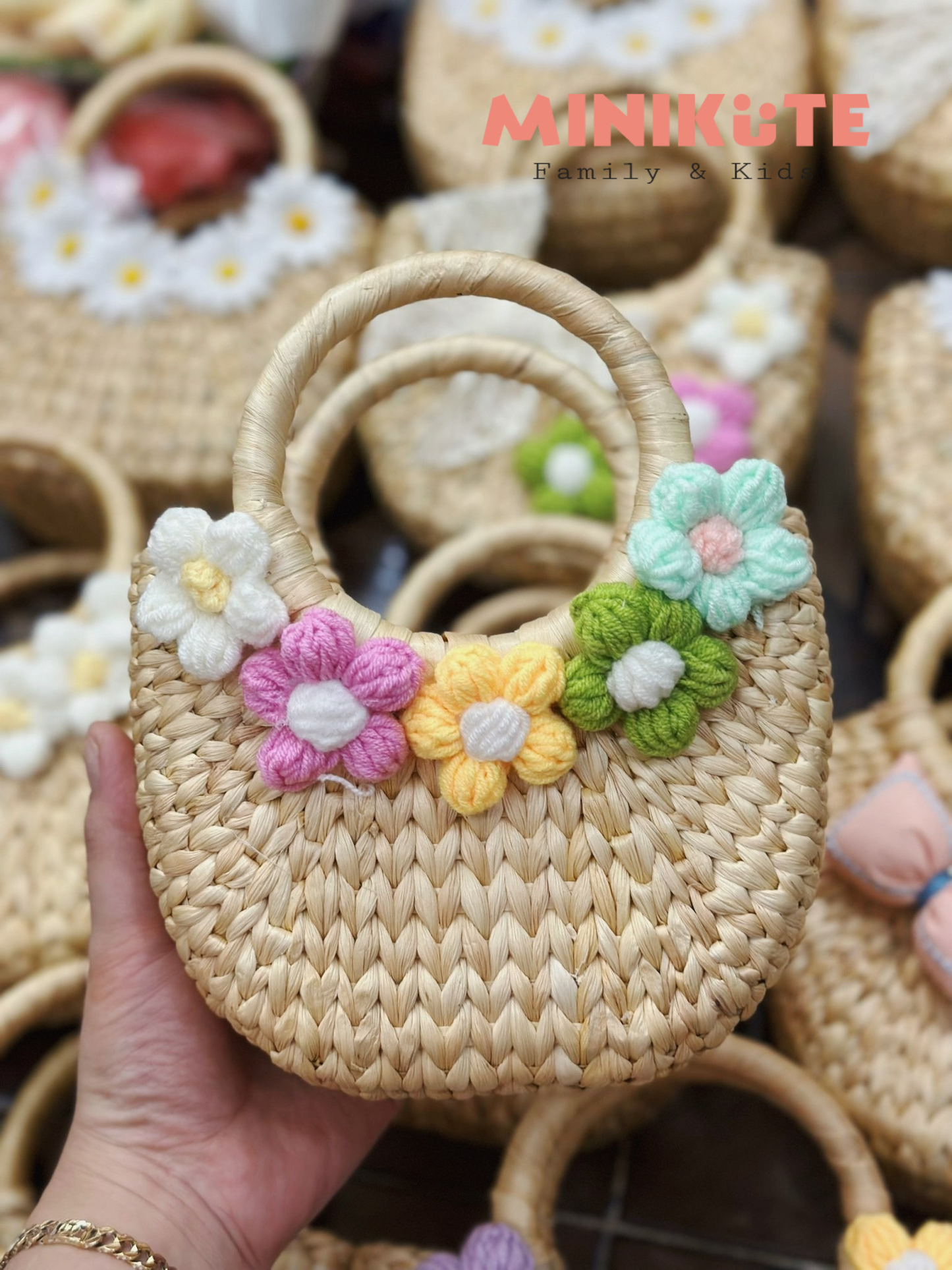 Giỏ Mây Hoa Len Màu ( Màu ngẫu nhiên)