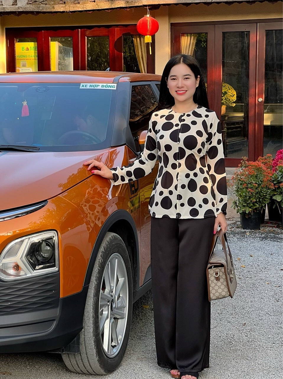 Bà Ba Lụa Mango Đen Trắng