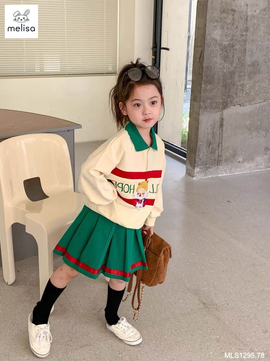 SWEATER AND GREEN SKIRT SET
