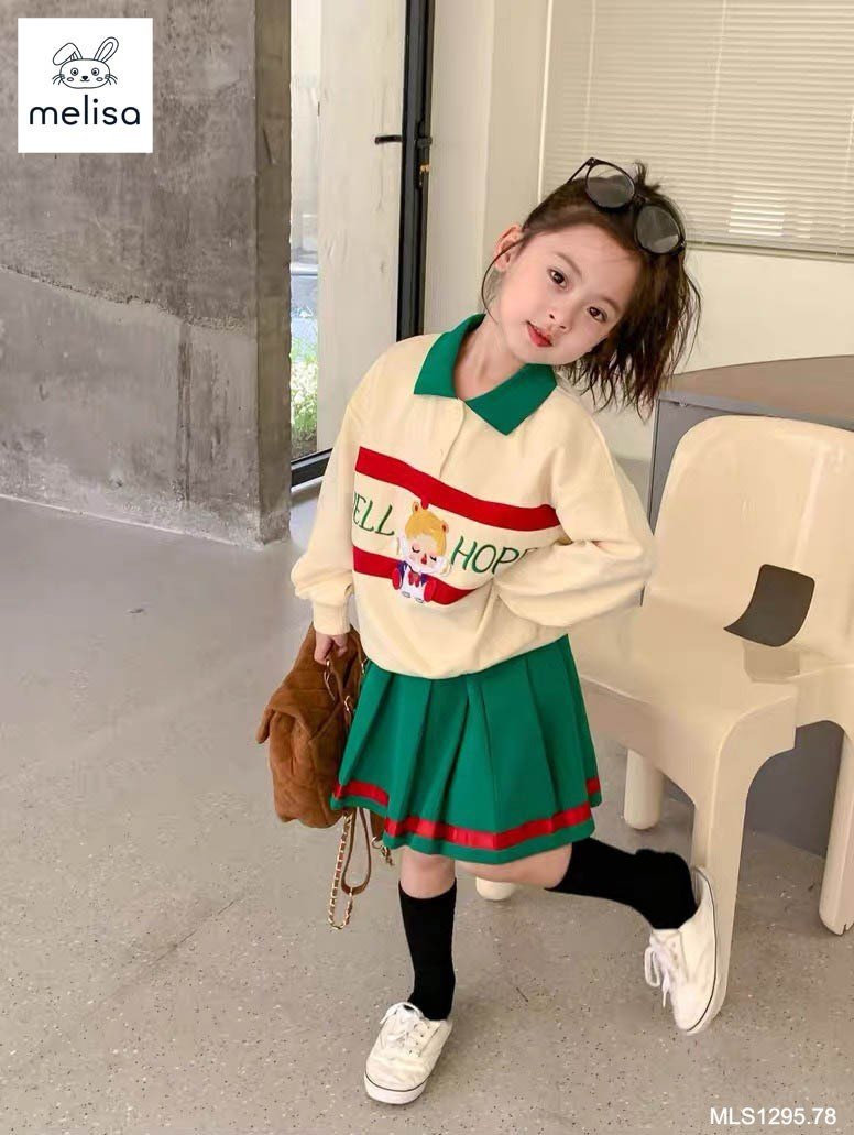 SWEATER AND GREEN SKIRT SET