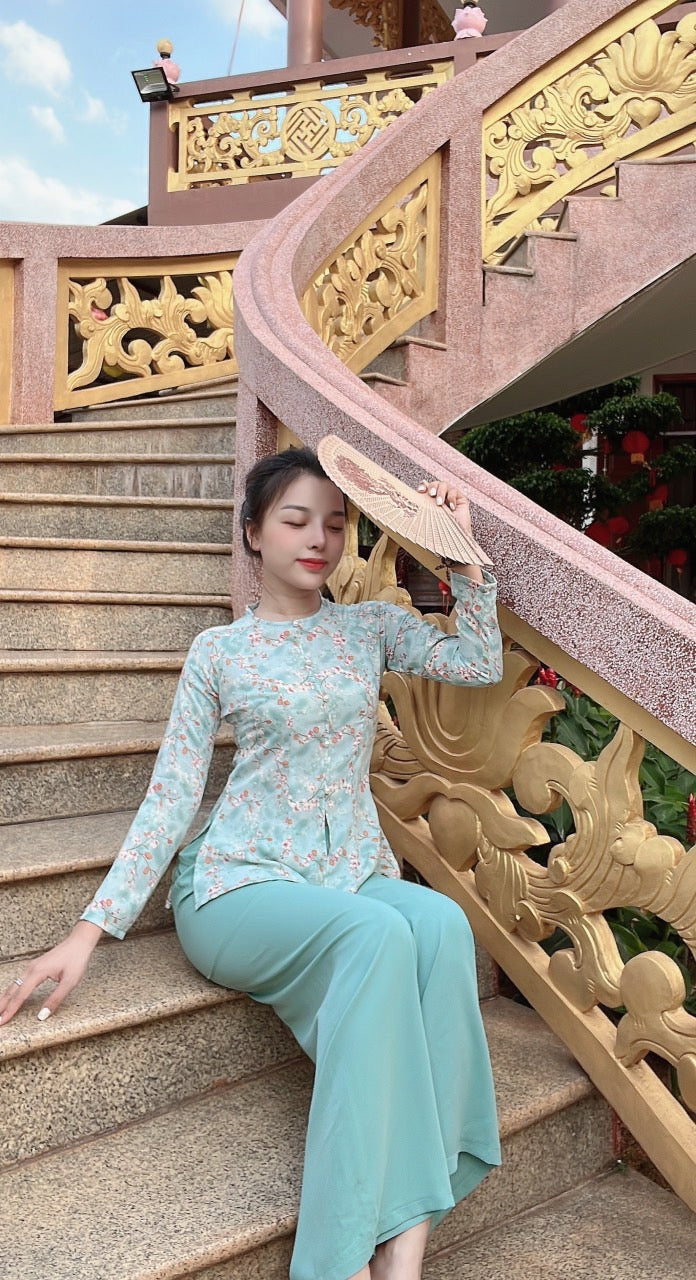 Bà Ba Lụa Mango ( Áo hoa xanh quần xanh)