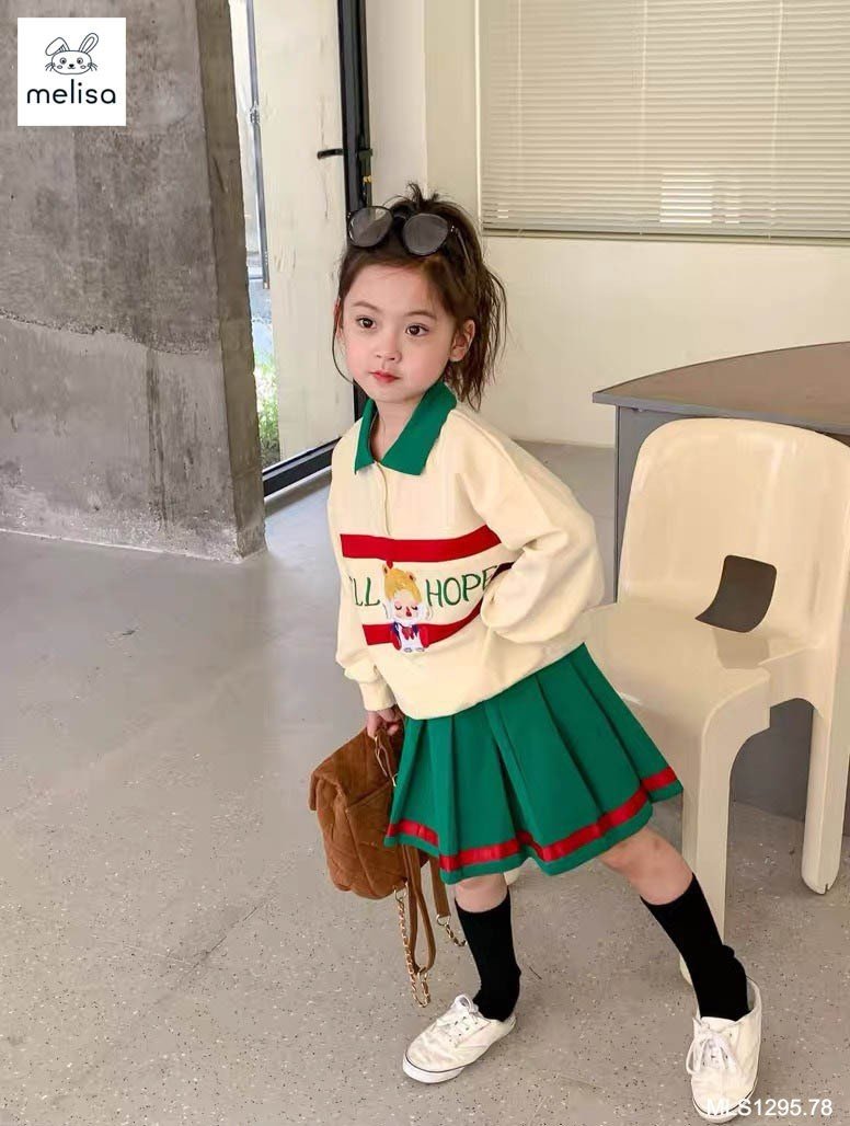 SWEATER AND GREEN SKIRT SET