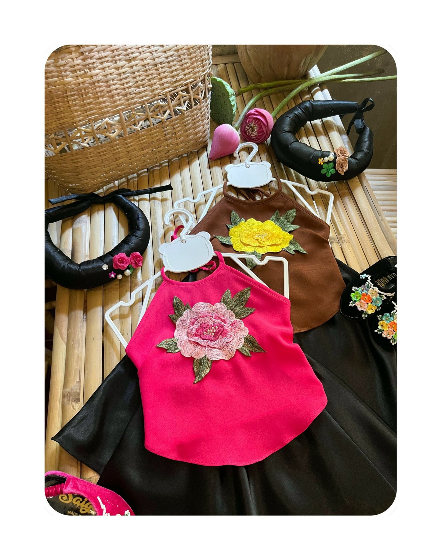 Yếm Đào Hoa Sen Kèm Mấn Khăn