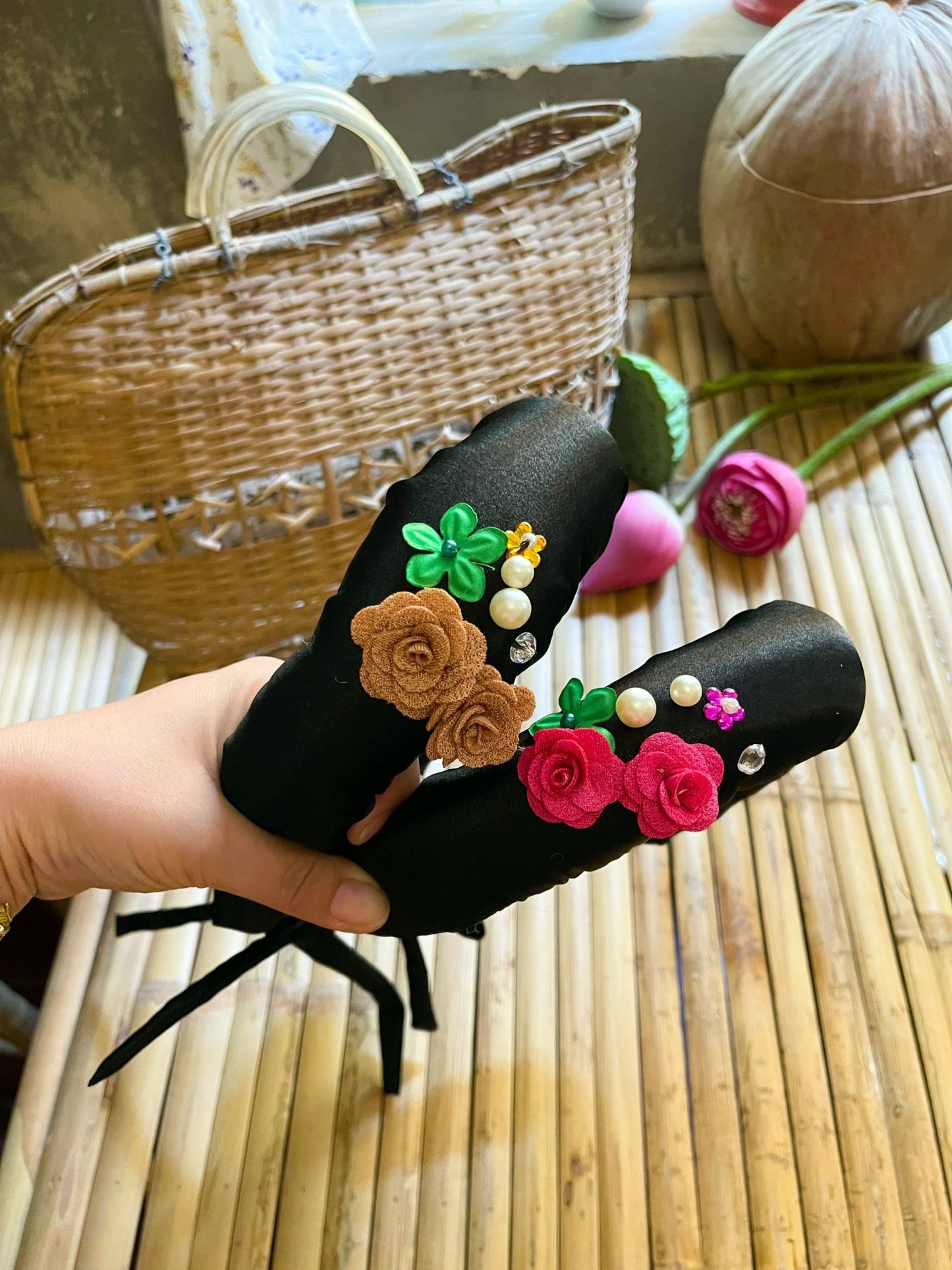 Yếm Đào Hoa Sen Kèm Mấn Khăn