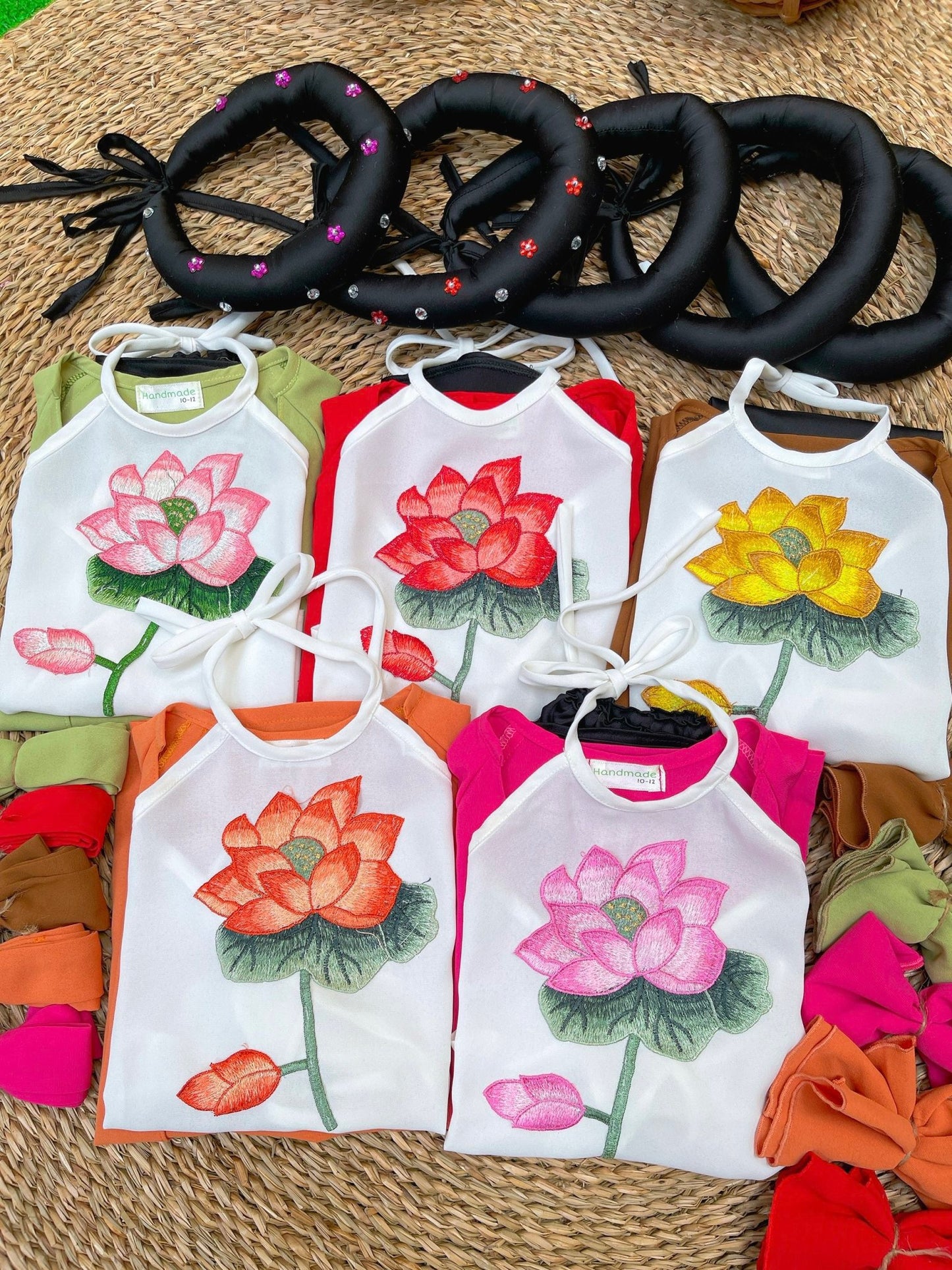 Tứ thân Hoa Sen Bé Gái - Cốm Xanh