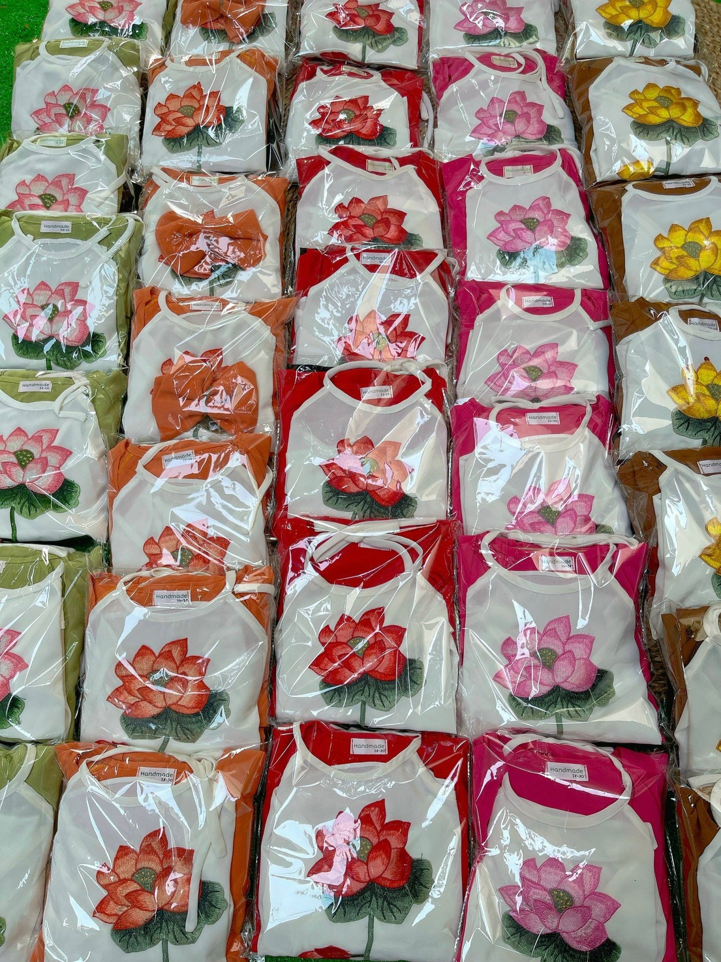 Tứ Thân Hoa Sen Bé Gái - Nâu Đất