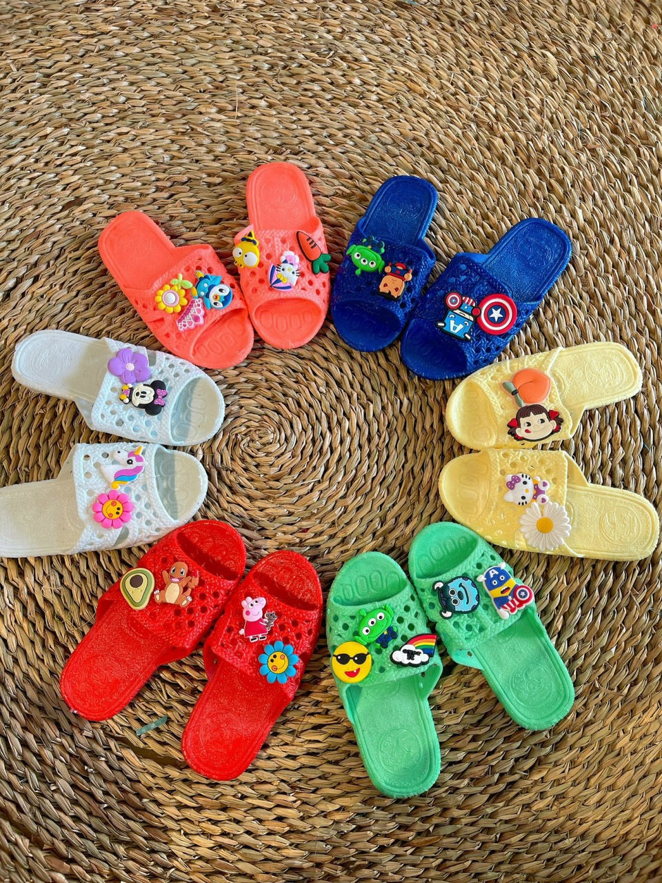 Dép Tổ Ong Cho Bé - Charm Ngẫu Nhiên