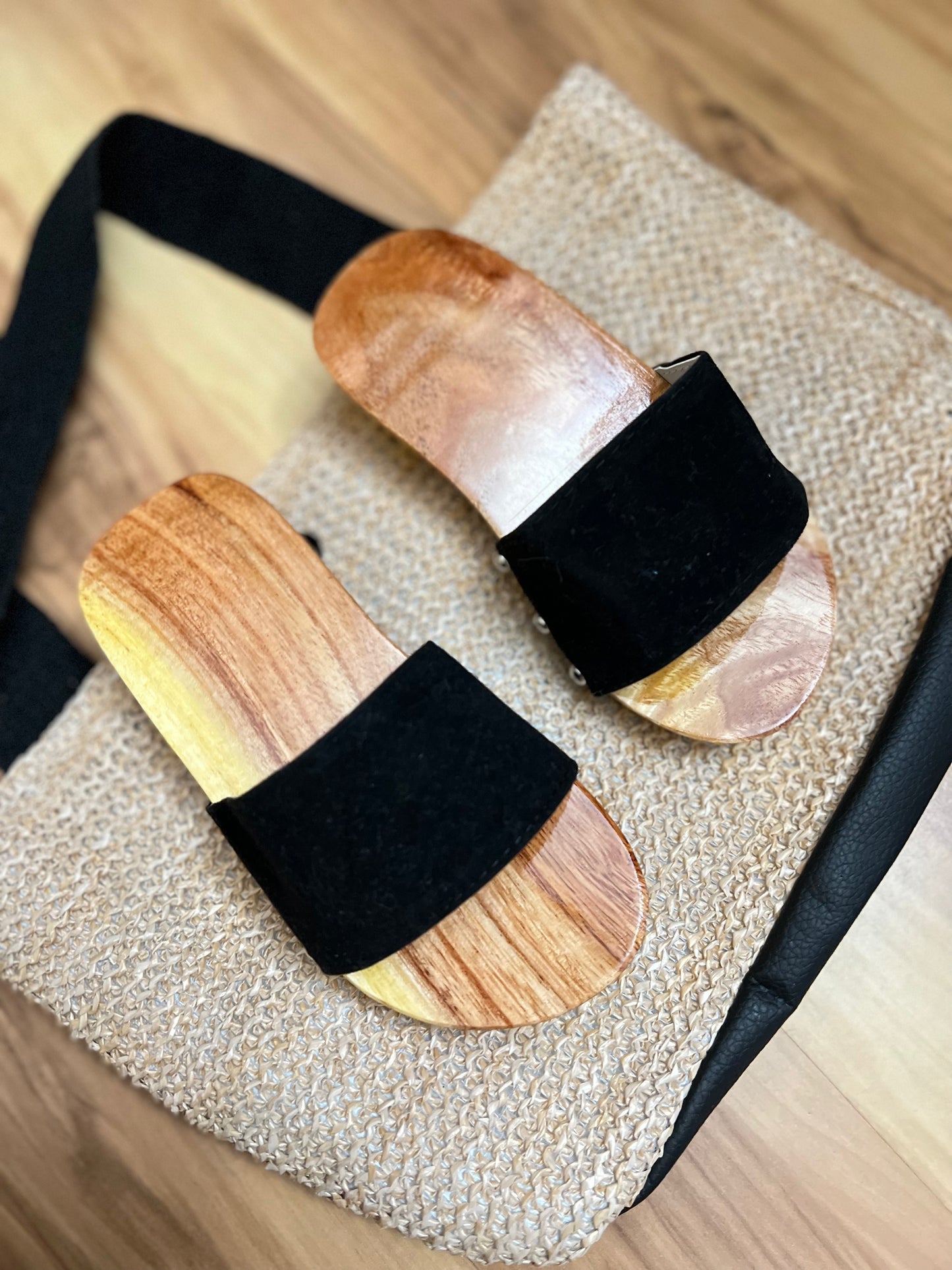 Guốc Gỗ Quai Đen Cho Bé