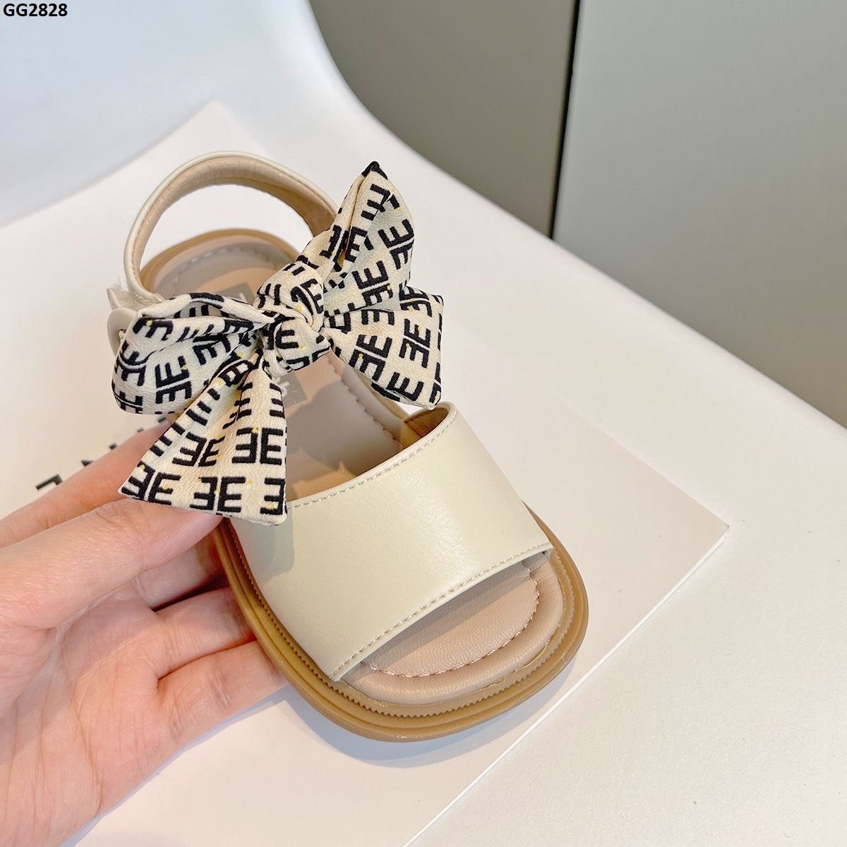 BLACK AND WHITE BOW SANDALS