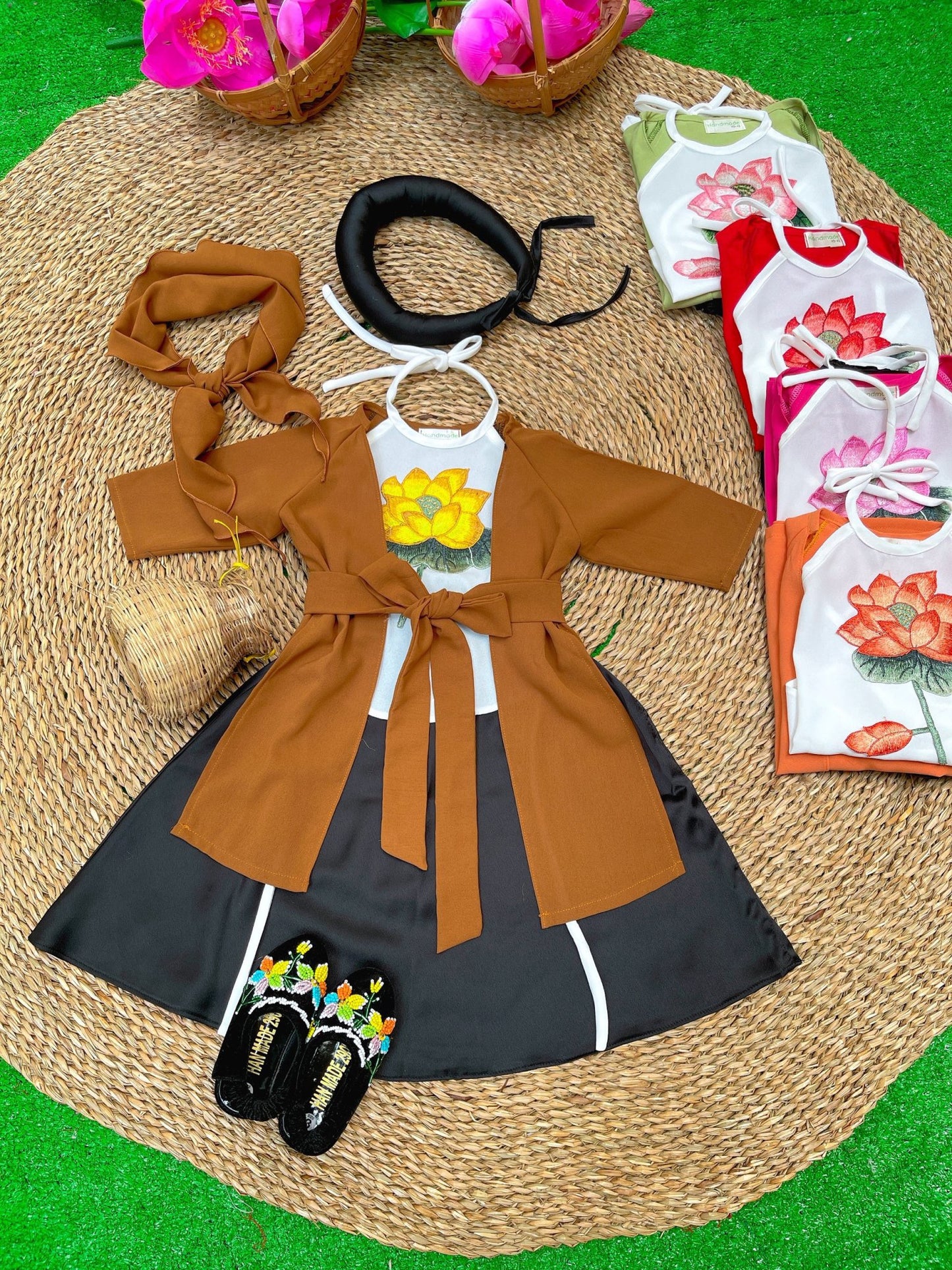 Tứ Thân Hoa Sen Bé Gái - Nâu Đất
