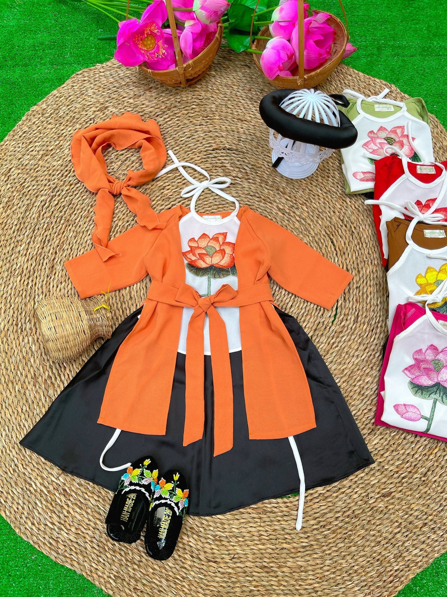 Tứ Thân Hoa Sen Bé Gái - Cam