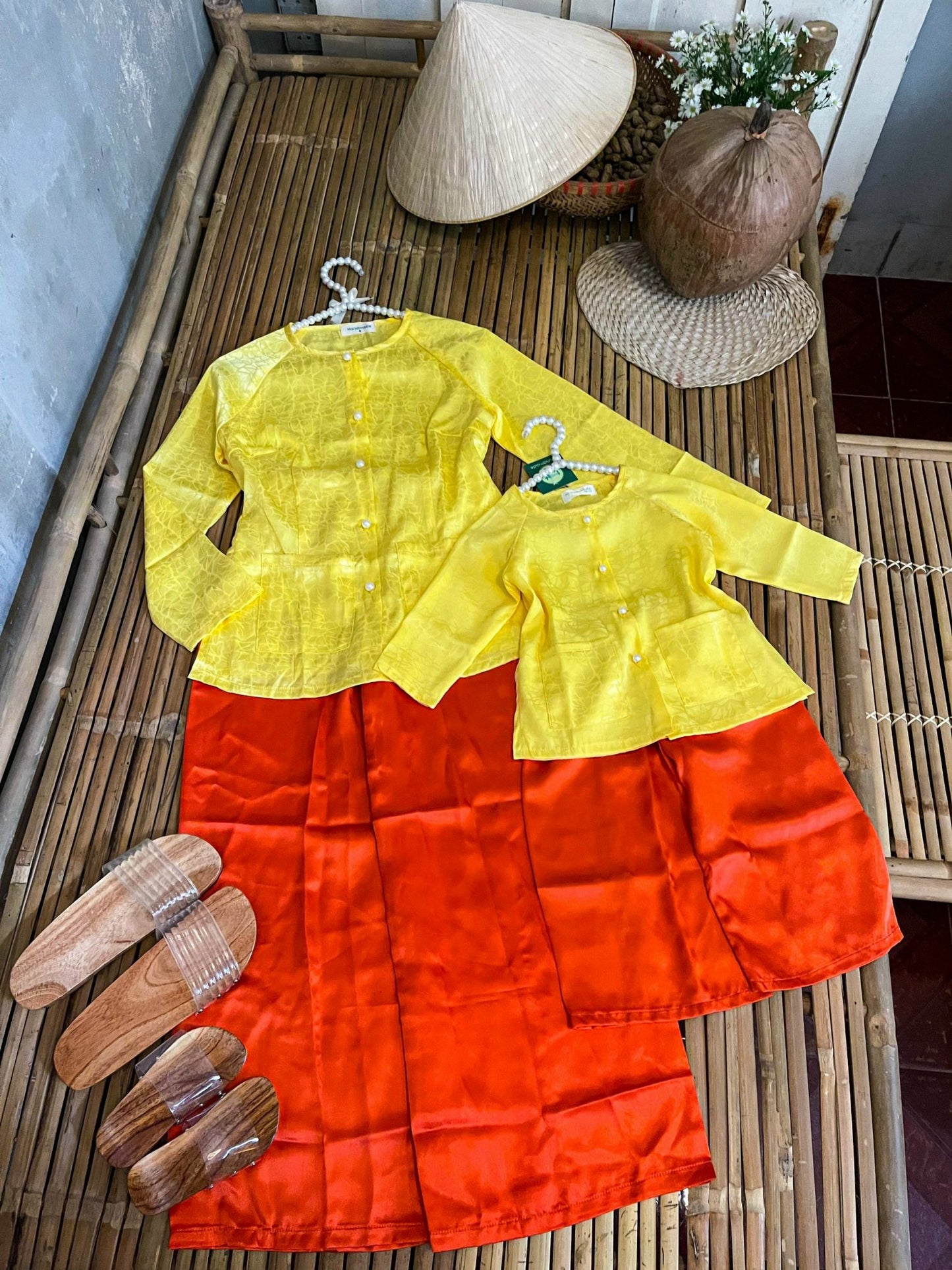 Bà Ba Gấm Nắng Xuân Mẹ và Bé