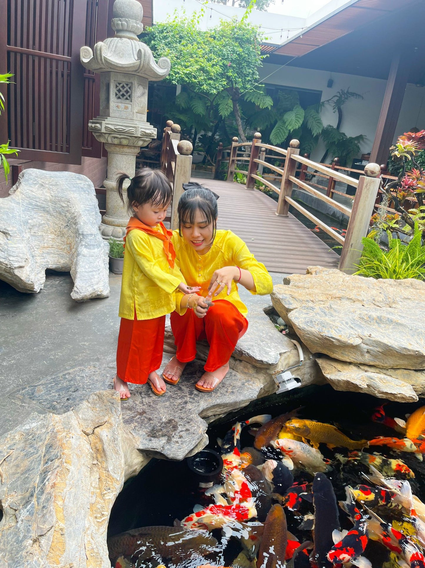 Bà Ba Gấm Nắng Xuân Mẹ và Bé