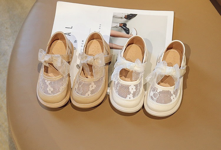 WHITE LACE SHOES