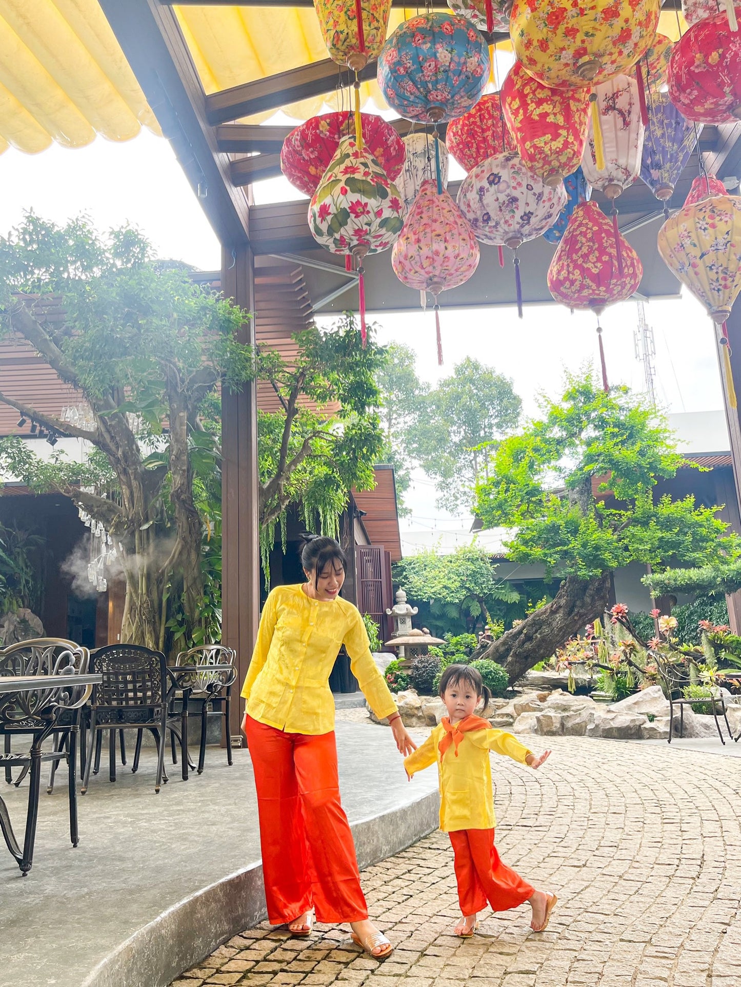 Bà Ba Gấm Nắng Xuân Mẹ và Bé