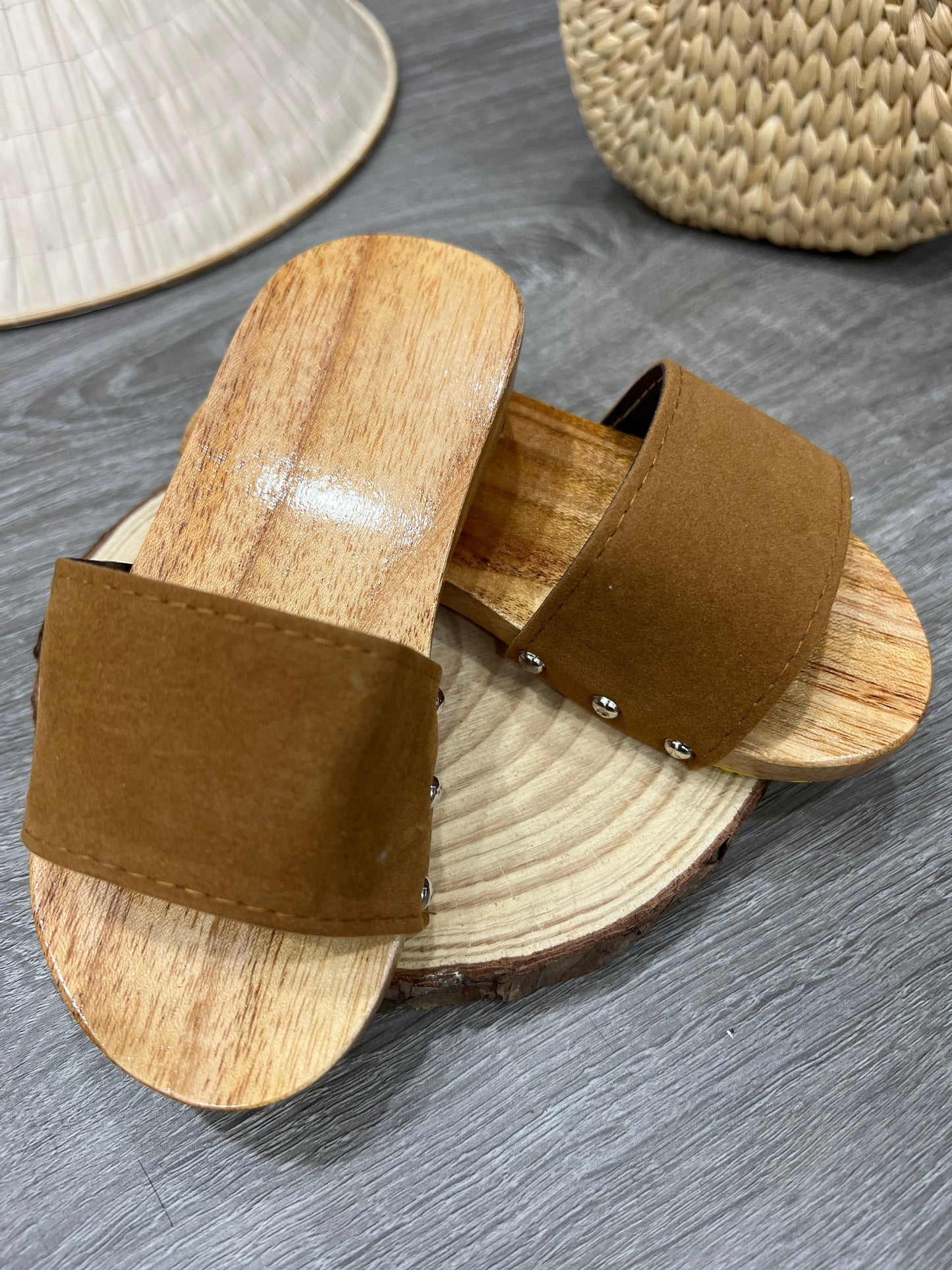 Guốc Gỗ Quai Nâu Cho Bé