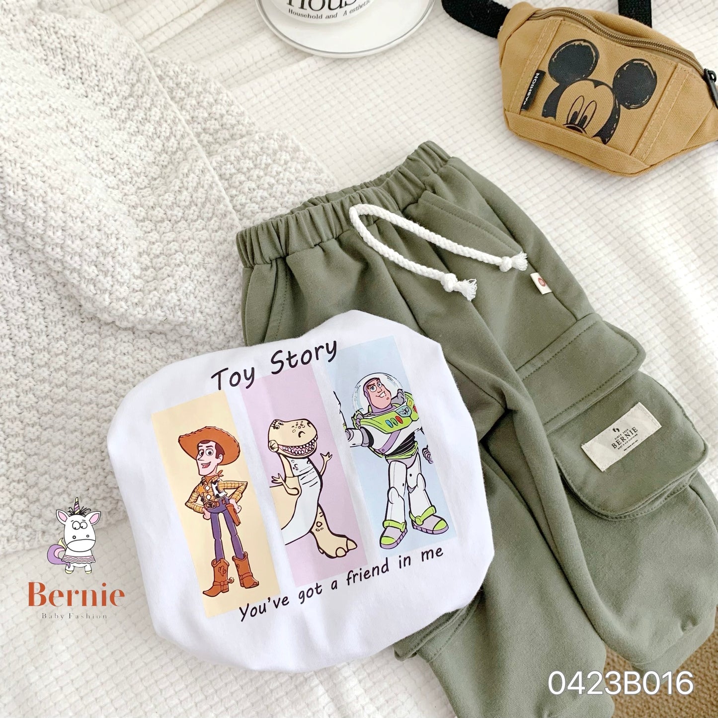 WHITE TOP AND OLIVE PANTS SET