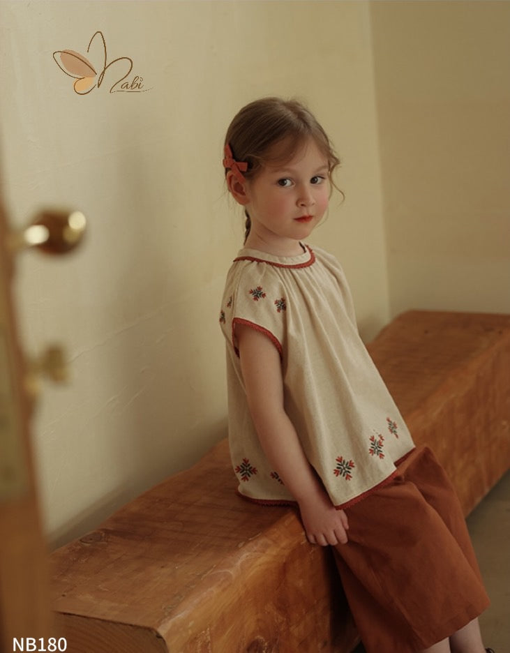 EMBROIDERED TOP WITH LINEN PANTS SET