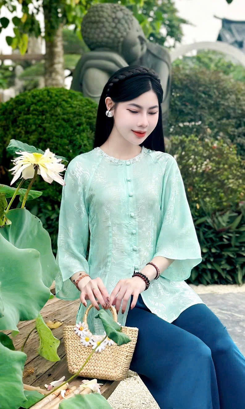 Bà ba lụa Nha Xá Tường Oanh