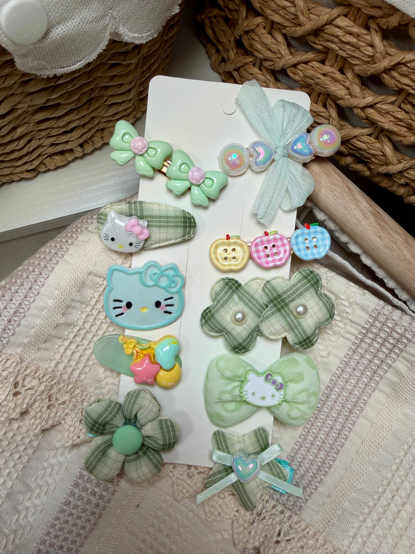 Kawaii Character Hair Clip Set – 10-Piece Gingham Bow & Resin Hair Pins – Cute Pastel Aesthetic Hair Accessories for Girls