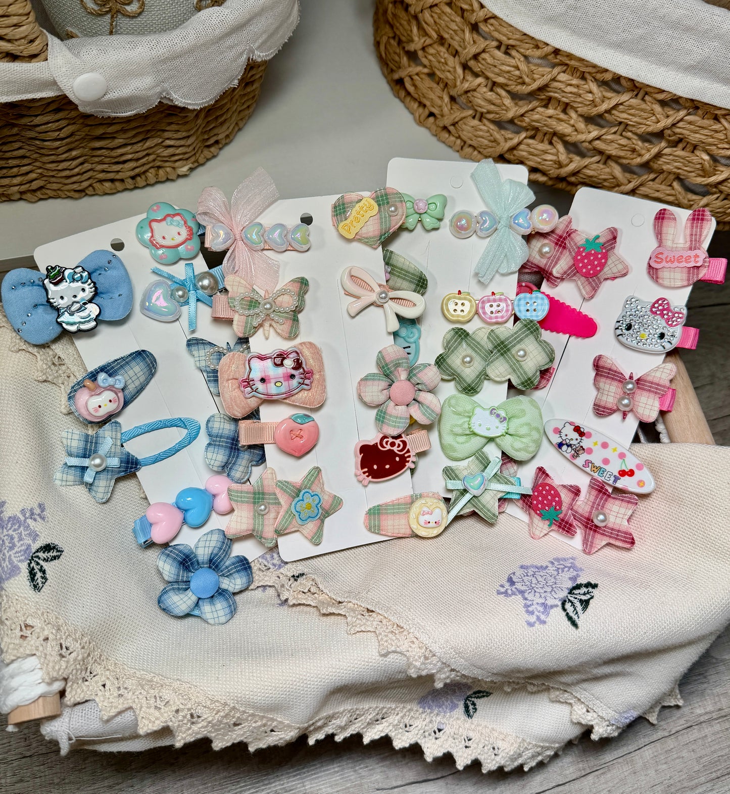 Kawaii Character Hair Clip Set – 10-Piece Gingham Bow & Resin Hair Pins – Cute Pastel Aesthetic Hair Accessories for Girls