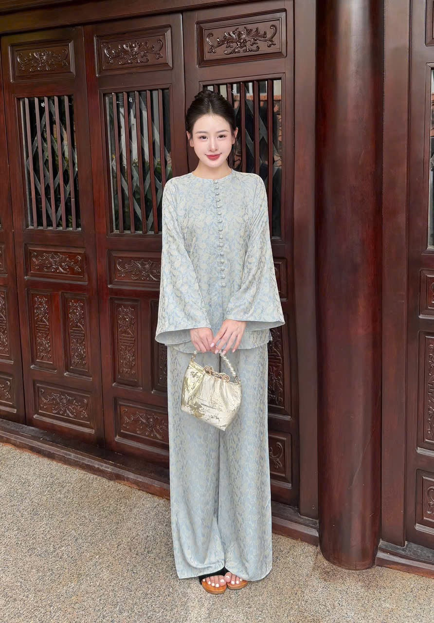 Traditional Vietnamese Áo Bà Ba Set| Icy Blue Silver Tunic with Wide-Leg Pants | Vietnam Heritage Wear | Modest Temple & Cultural Outfit
