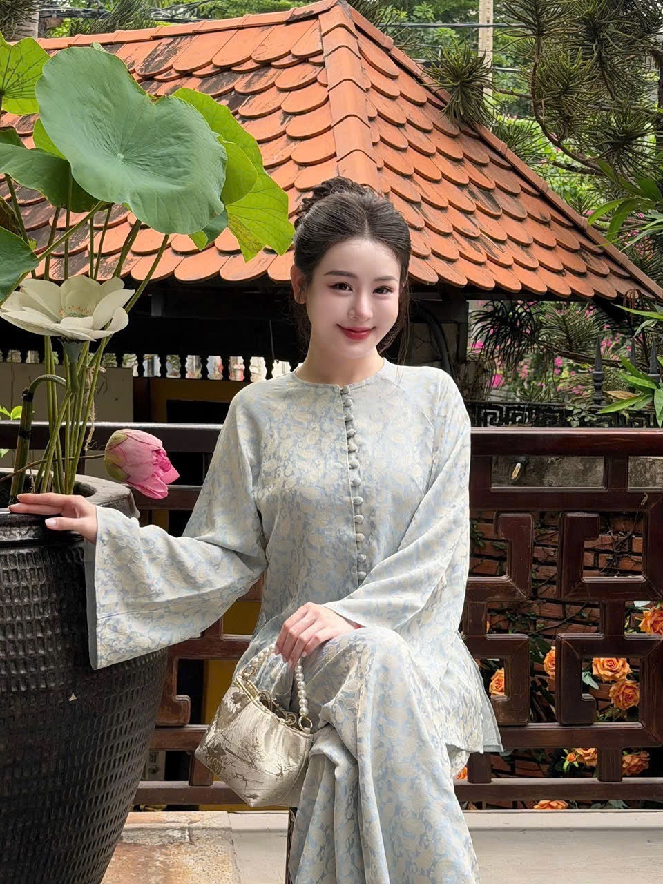 Traditional Vietnamese Áo Bà Ba Set| Icy Blue Silver Tunic with Wide-Leg Pants | Vietnam Heritage Wear | Modest Temple & Cultural Outfit