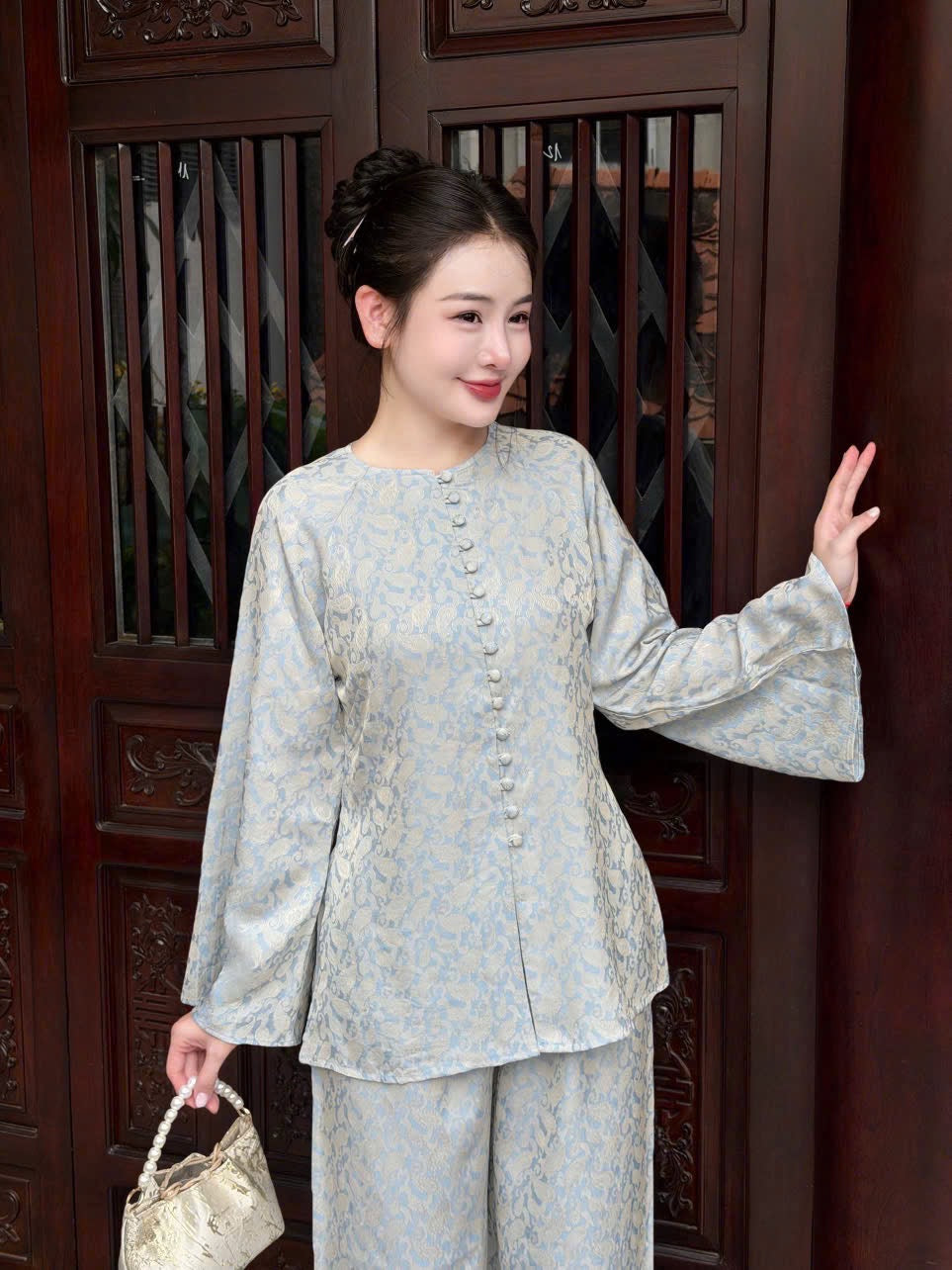 Traditional Vietnamese Áo Bà Ba Set| Icy Blue Silver Tunic with Wide-Leg Pants | Vietnam Heritage Wear | Modest Temple & Cultural Outfit
