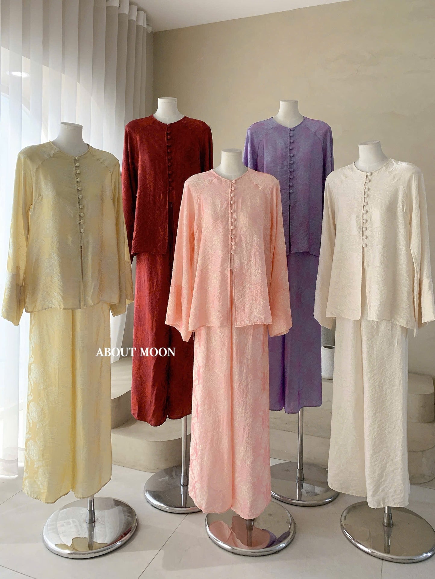 Vietnamese Silk Áo Bà Ba Set | Two-Piece Tunic & Trousers | Áo Bà Ba Tơ Tằm Ánh Kim by About Moon