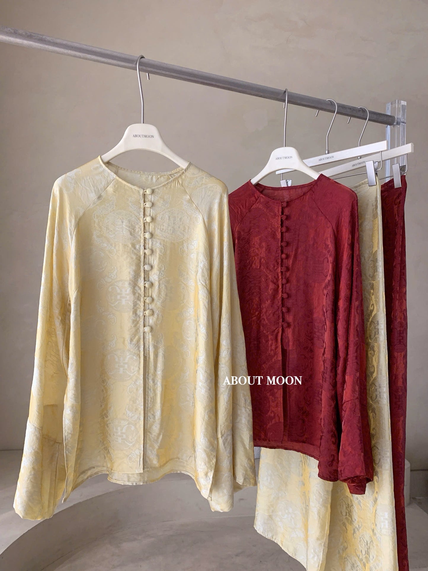 Vietnamese Silk Áo Bà Ba Set | Two-Piece Tunic & Trousers | Áo Bà Ba Tơ Tằm Ánh Kim by About Moon