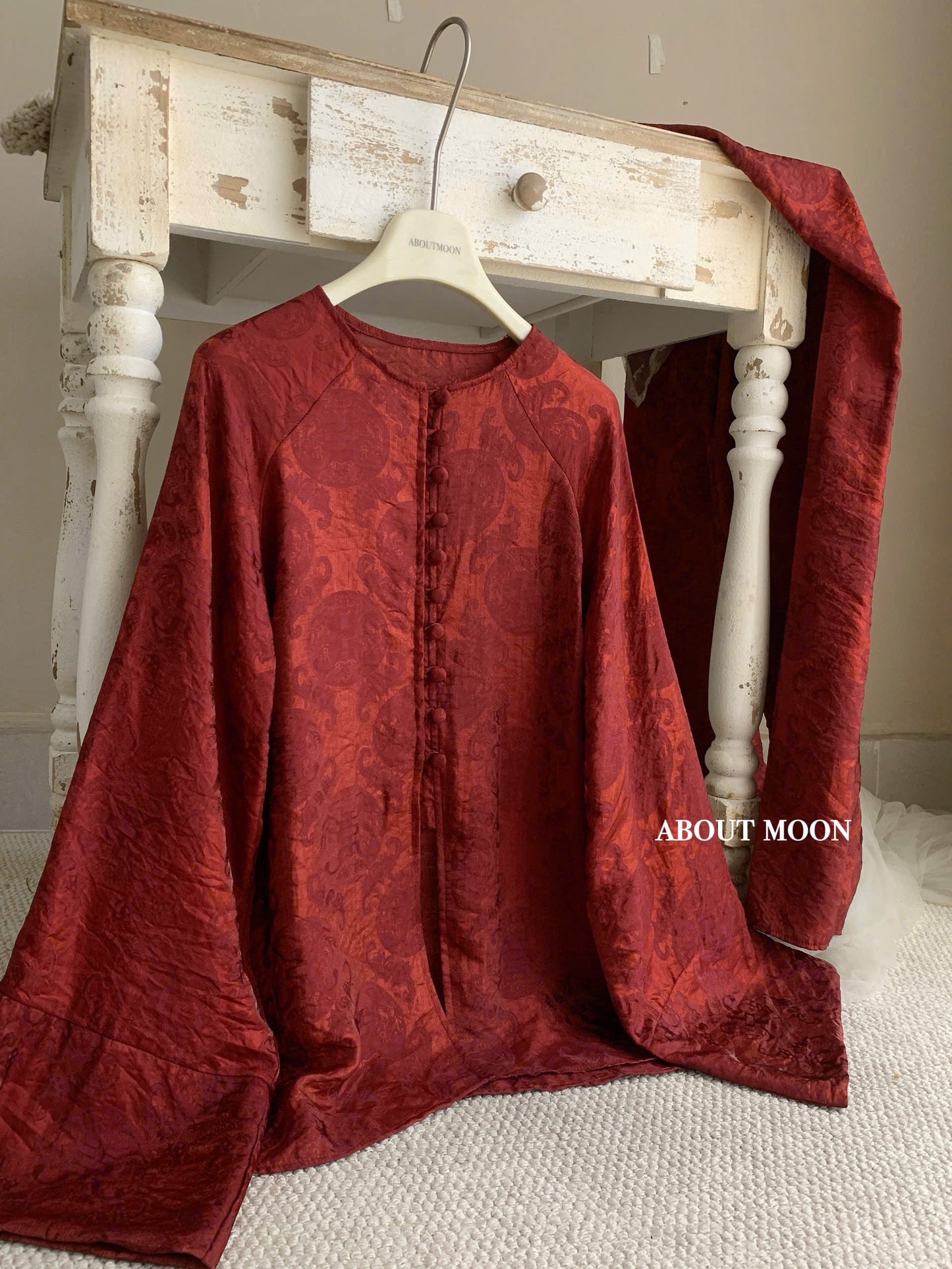 Vietnamese Silk Áo Bà Ba Set | Two-Piece Tunic & Trousers | Áo Bà Ba Tơ Tằm Ánh Kim by About Moon