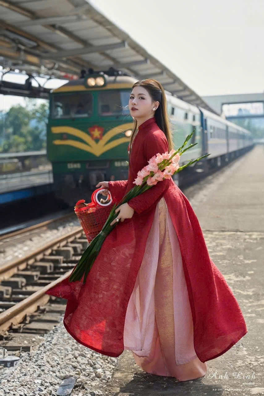 Modern Red Ao Dai Set - Silk Tunic with Blush Pink Trousers - Vietnamese Traditional Dress - Heritage Inspired Modern Outfit- Ao Dai Tết