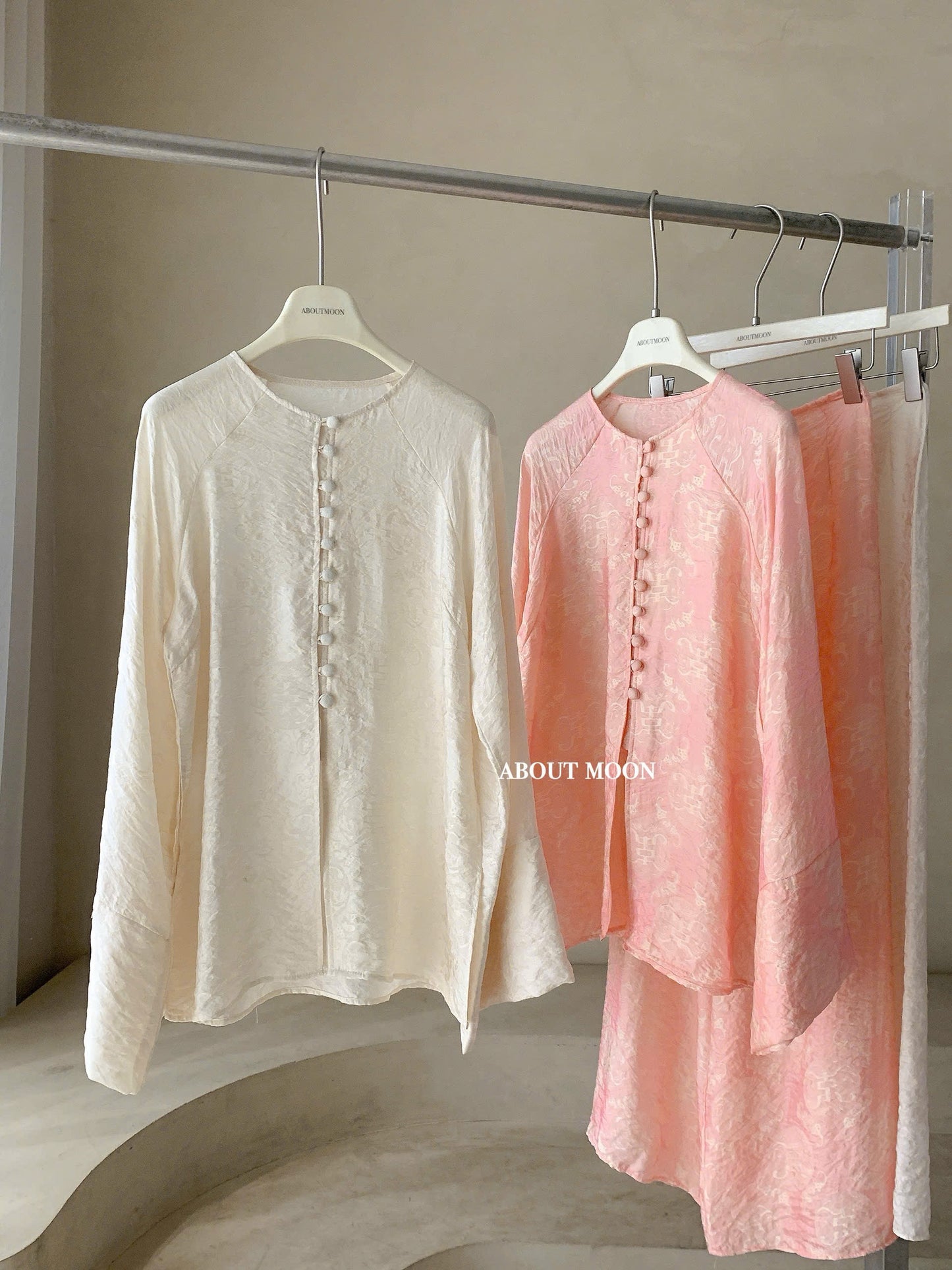 Vietnamese Silk Áo Bà Ba Set | Two-Piece Tunic & Trousers | Áo Bà Ba Tơ Tằm Ánh Kim by About Moon