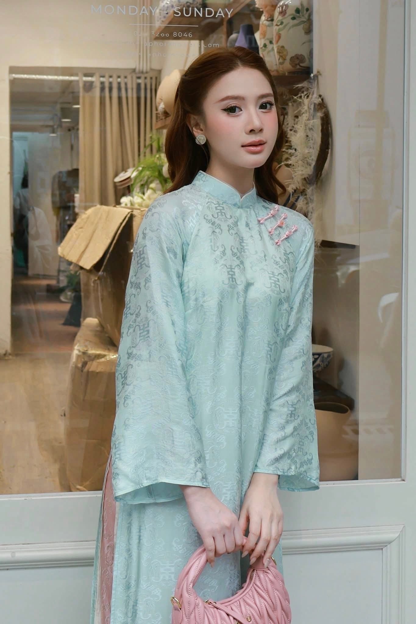 Vietnamese Modern Ao Dai | Blue Pastel Ao Dai set with pink pants | Áo dài tơ tằm 4 tà